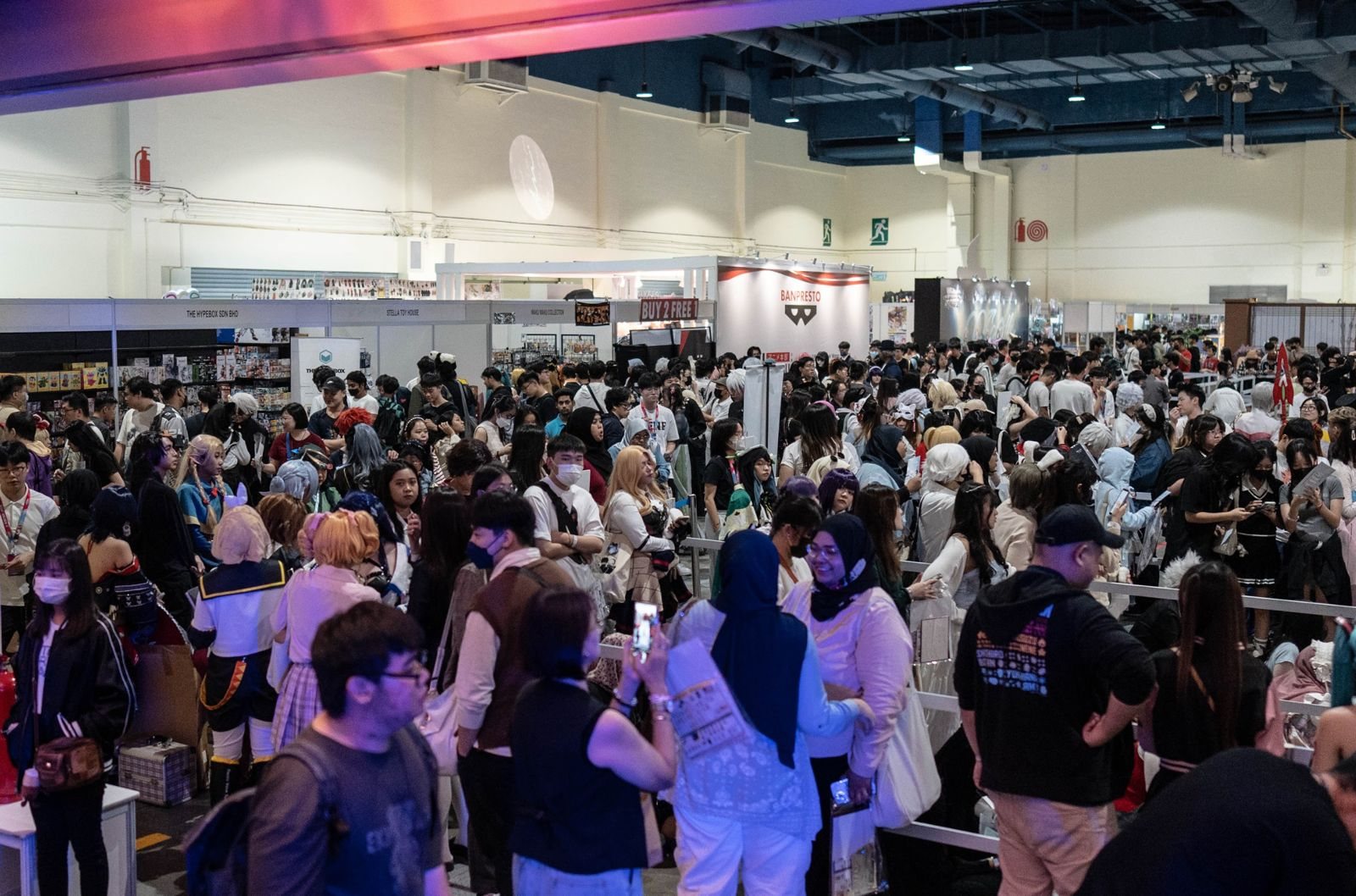 Large event crowd at an exhibition floor